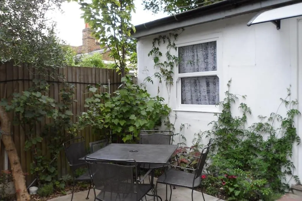 Bubblesbnb, 1 Bedroom Flat London